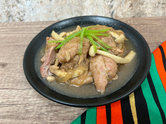 (小)冷凍鶏肉の玉ねぎ煮込み きのこソース